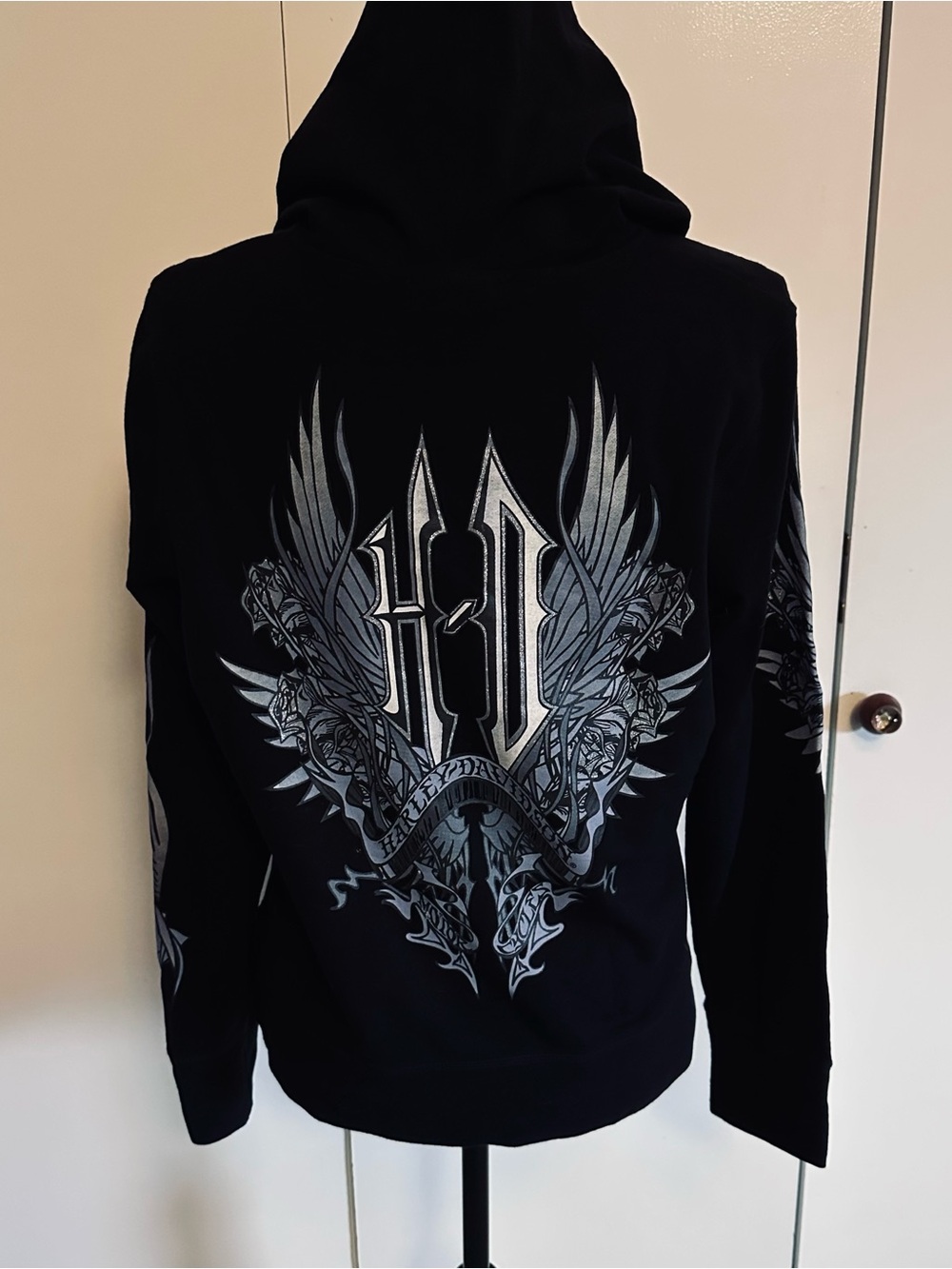 Harley-Davidson Women’s Tops. Hoodie and 2 long sleeve tops - Picture 11 of 12